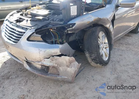 2013 Chrysler 200 Touring z USA, uszkodzony, nr VIN 1C3CCBBB0DN570222